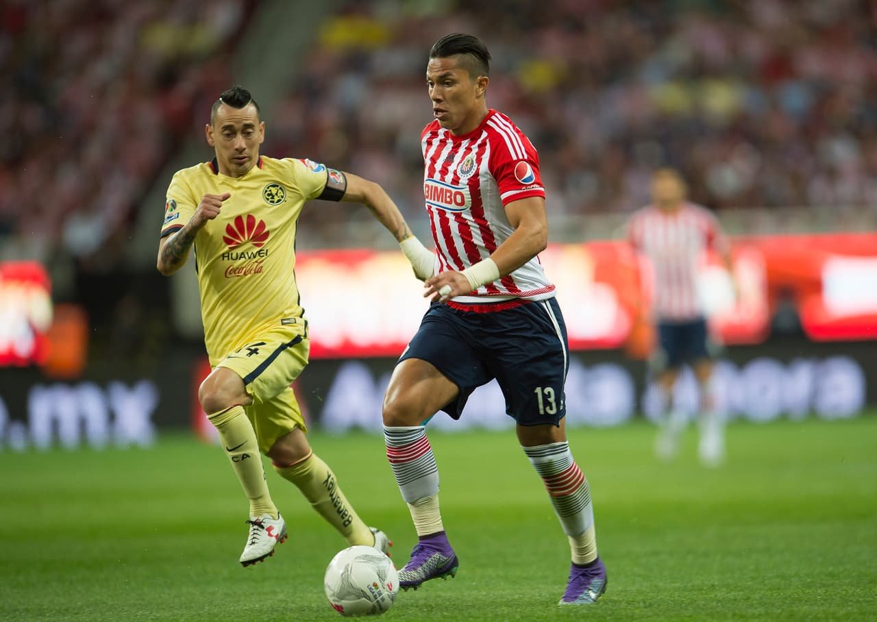 Carlos Salcedo #13 - El defensor estuvo a la altura de sus rivales, leyendo de manera correcta las jugadas y sumándose al ataque, generando mucho peligro aunque sin que estas fueran concretadas por sus compañeros. Carlos se ganó el cartón preventivo y cuando el partido estaba en el auge, tuvo que ser sustituido para no irse a las regaderas antes de tiempo, por tal motivo abandonó el terreno de juego para cederle su lugar a Ricardo Vázquez. Calificacion 7.