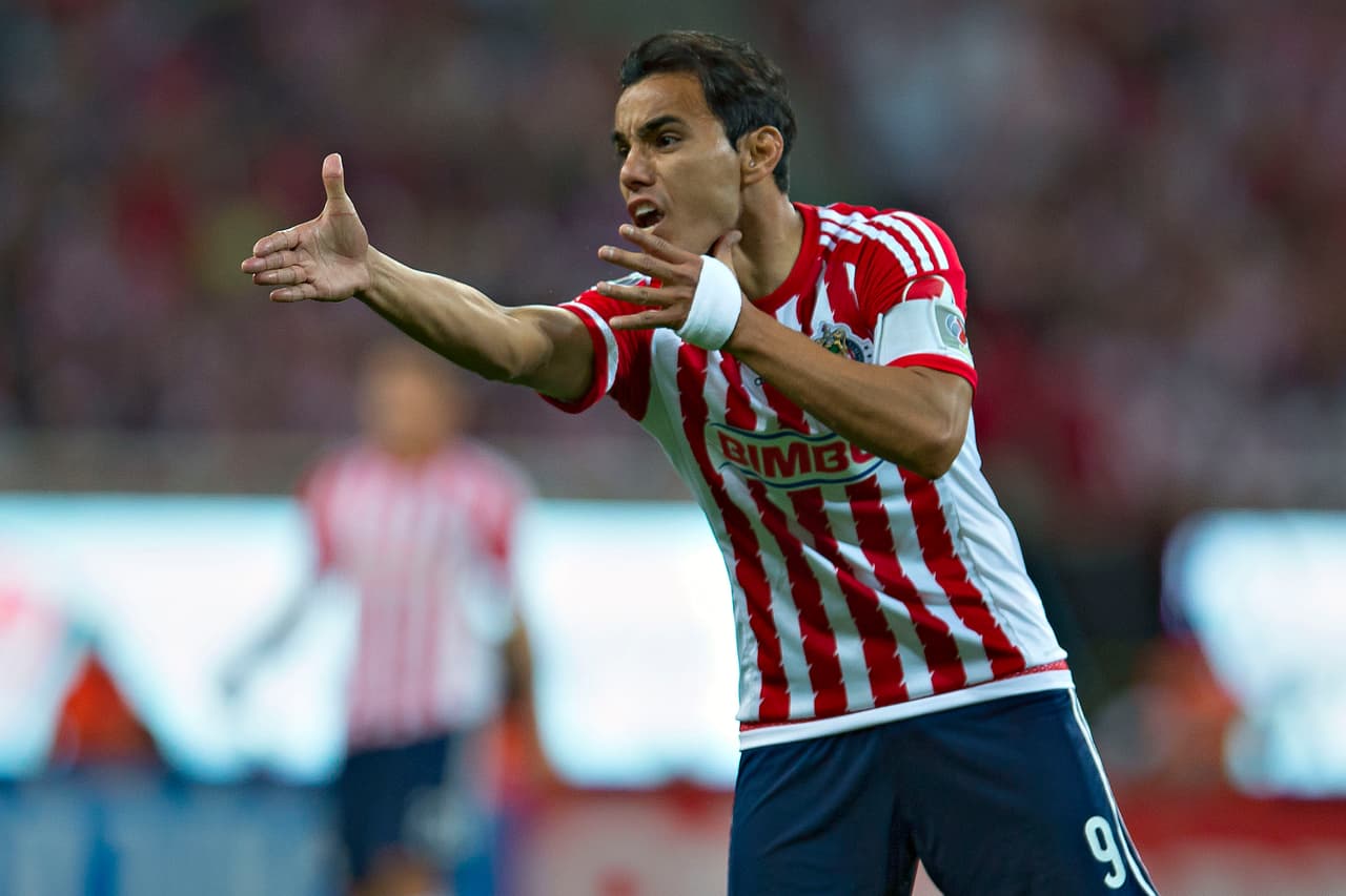 Omar Bravo #9 - El veterano artillero del Rebaño Sagrado sigue sin poder anotar gol en el torneo, y durante el partido tuvo varias ocasiones para abrir el marcador, pero su mala puntería mandaba la de gajos por un costado de la portería. Calificación 5.