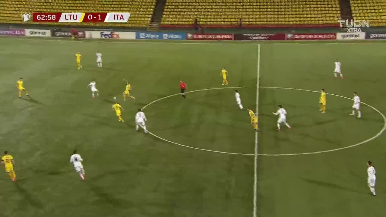 ¡TIRO ATAJADO! disparo por Ciro Immobile.