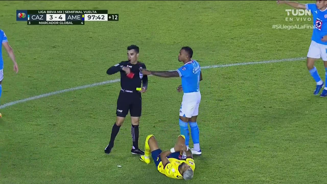 ¡Tarjeta Roja! Rodrigo Aguirre recibe la segunda amarilla y se va del juego.