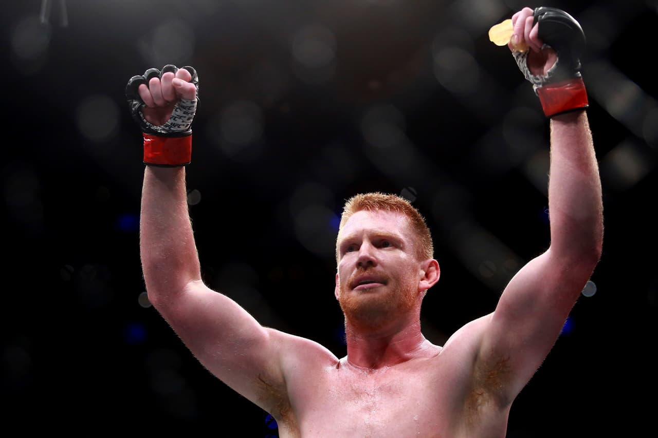 MEXICO CITY, MEXICO - AUGUST 05: Sam Alvey of United States celebrates his victory against Rashad Evans of United States during the UFC Fight Night Mexico City at Arena Ciudad de Mexico on August 05, 2017 in Mexico City, Mexico. (Photo by Hector Vivas/Getty Images)