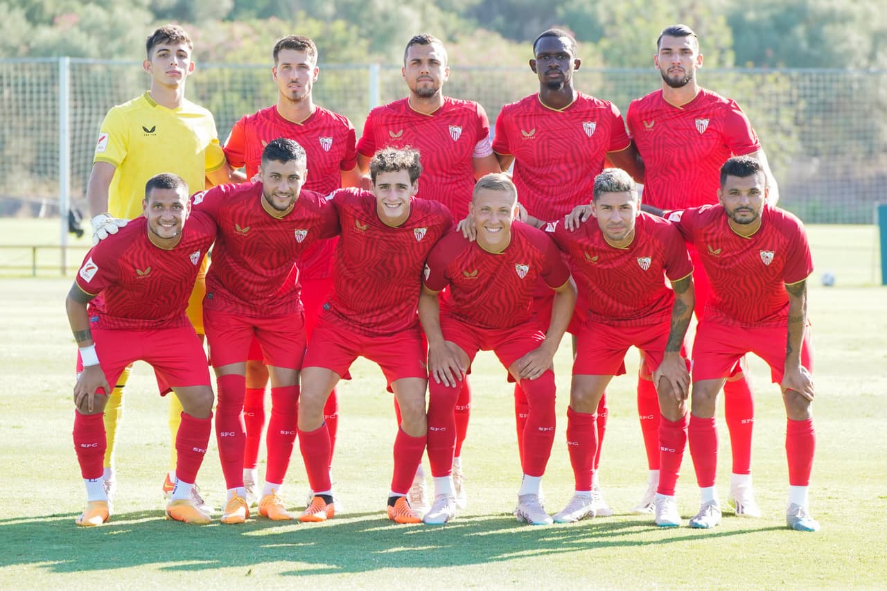 'Tecatito' Corona es titular en el primer partido de la temporada del Sevilla