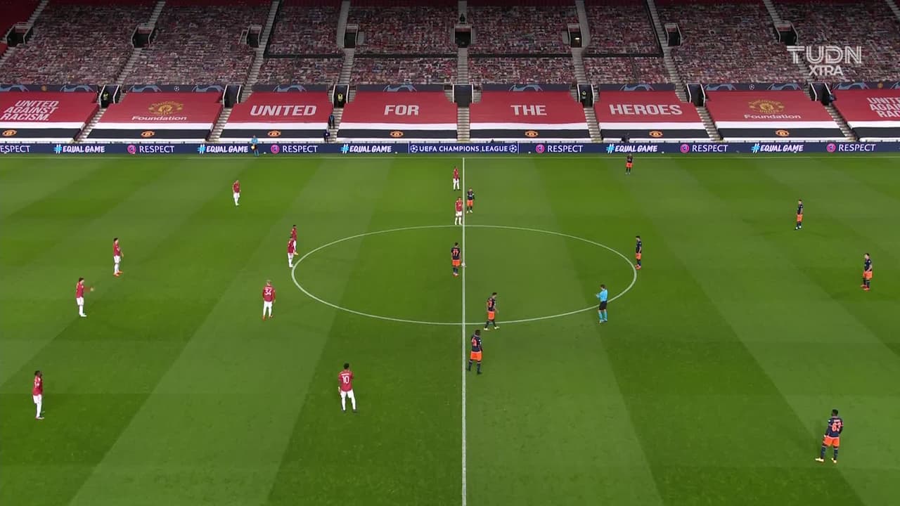 Arranca el partido y la pelota está en juego.