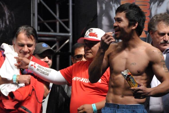 Manny Pacquiao está en la posición número 11 de la lista de los mejores pagados con ganancias de $45.8 millones en el último año fiscal.