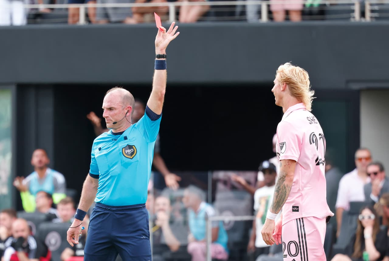 Brek Shea fue expulsado e Inter Miami jugó la segunda mitad con un hombre menos.
<br>