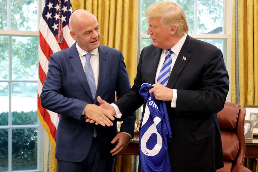 Donald Trump, presidente de Estados Unidos, recibió al presidente de la Federación Internacional de Fútbol Asociado (FIFA), Gianni Infantino, en visita oficial con miras al Mundial de 2026.