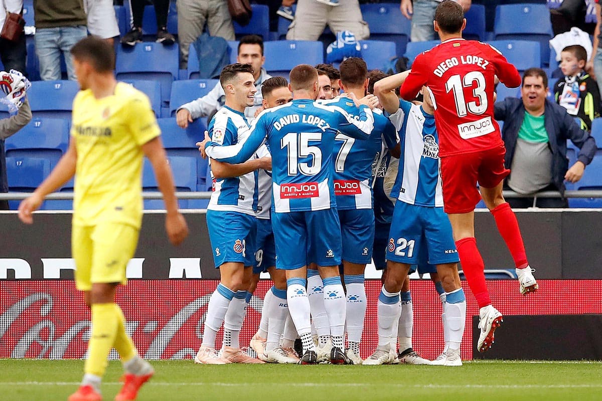 Aunque el mexicano Miguel Layún jugó los 90 minutos, el Villarreal cayó 3-1 en su visita al Espanyol.