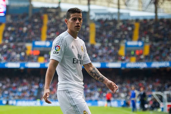 El jugador colombiano James Rodríguez presume su tatuaje.