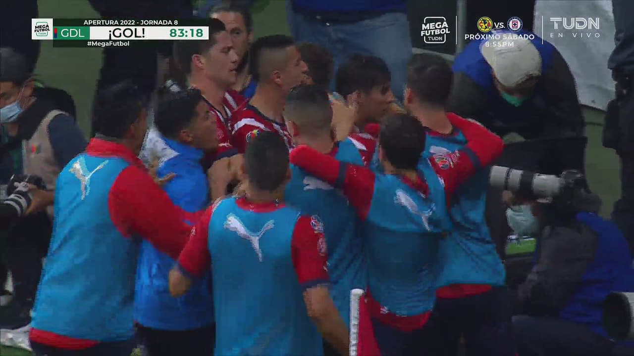 VIDEO: Carlos Cisneros anota el empate en el Chivas vs Atlas