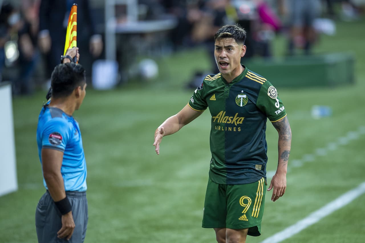 La frustración de Timbers al no poder hilar jugadas de peligro fue evidente en la primera media hora de juego.