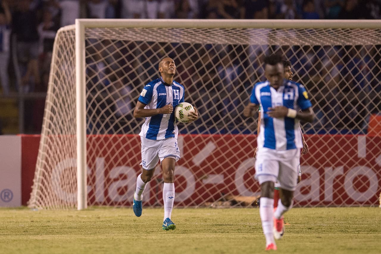 Un autogol fortuito de Ochoa igualó el encuentro al minuto 54. Un fuerte disparo hondureño impactó en el travesaño y rebotó contra la cabeza del mexicano antes de ingresar al marco.