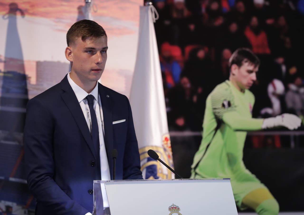 Lunin habló del belga Thibaut Courtois, posible refuerzo de la portería blanca, y del costarricense Keylor Navas, con quien dijo está "muy contento" de entrenarse.