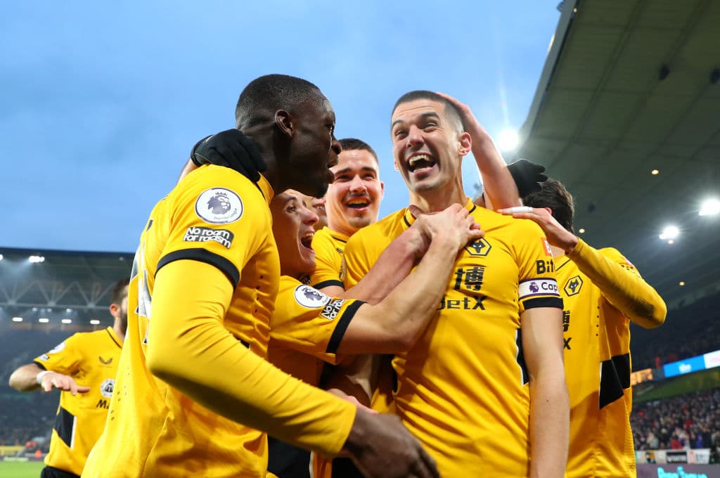 Con goles de Raúl Alosno Jiménez (37'), Conor Coady (59') y Adama Traoré (90+1'), el Wolverhampton le pega 3-1 al Southampton y consiguen tres importantes puntos.