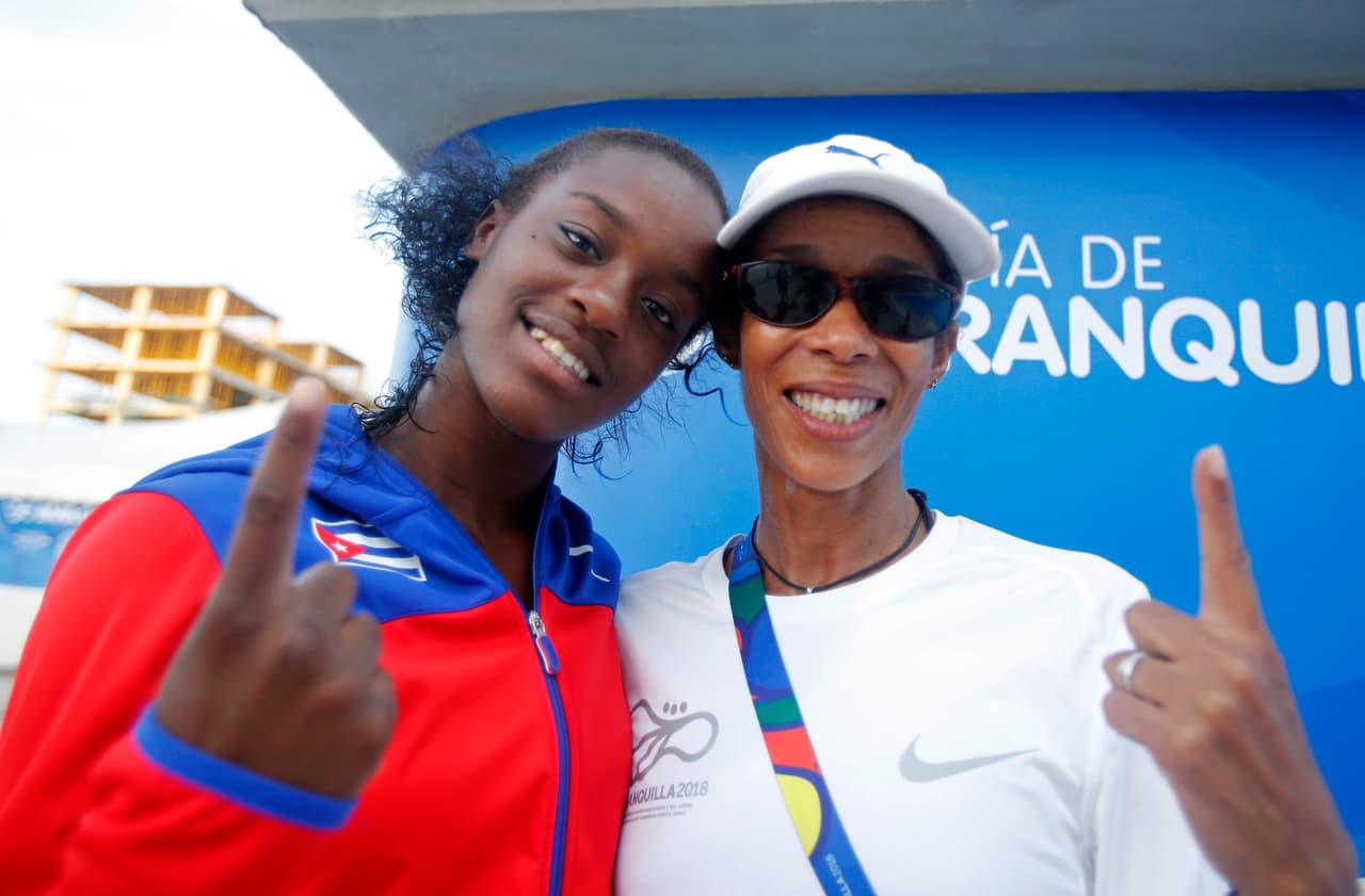 María Elena Carmuza fue juez en la prueba de Ahí, en el Complejo Acuático, un alma se estremeció a un nivel más elevado por lo que encadenó ese oro logrado por una pequeña de 16 años ante la mexicana Viviana del Ángel, plata en el Mundial de Natación de Budapest 2017.plataforma de 10 metros y vio emocionada cómo su pupila Anisley García, se colgó el oro y se graduó entre las grandes de los clavados en Centroamericanos.