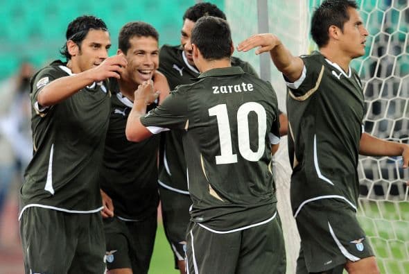 El brasileño Hernanes abrió el marcador para el equipo lazial.