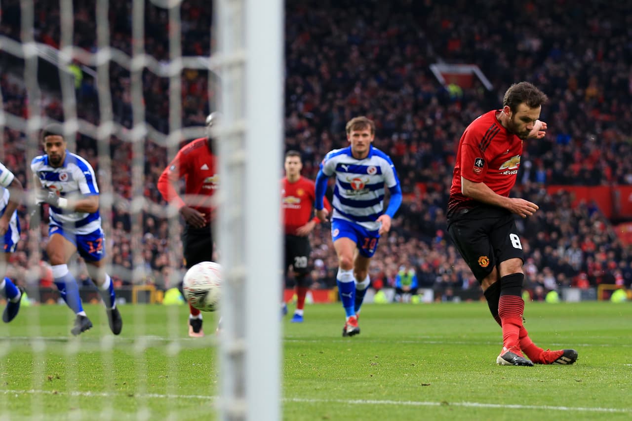 Definió muy bien de pierna izquierda y puso a celebrar a todo el Teatro de los Sueños.