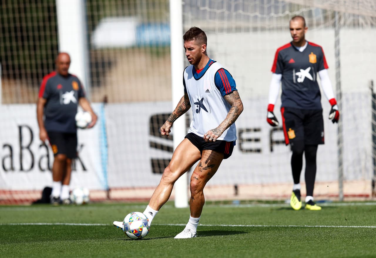 En la defensa el referente ahora será
<b>Sergio Ramos </b>ante la salida de Gerard Piqué con quien compartió varios años como dupla de centrales.