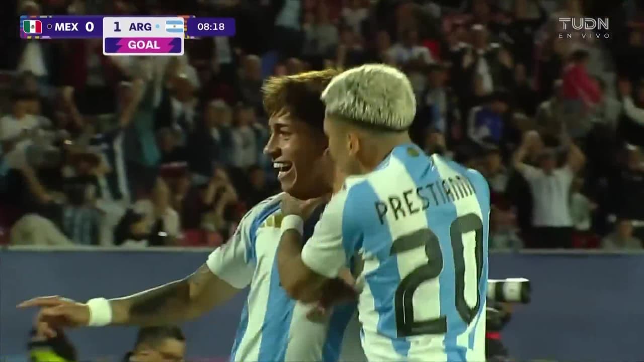 ¡Gol de Argentina! La albiceleste aprovecha la ventaja numérica y pone el 0-1