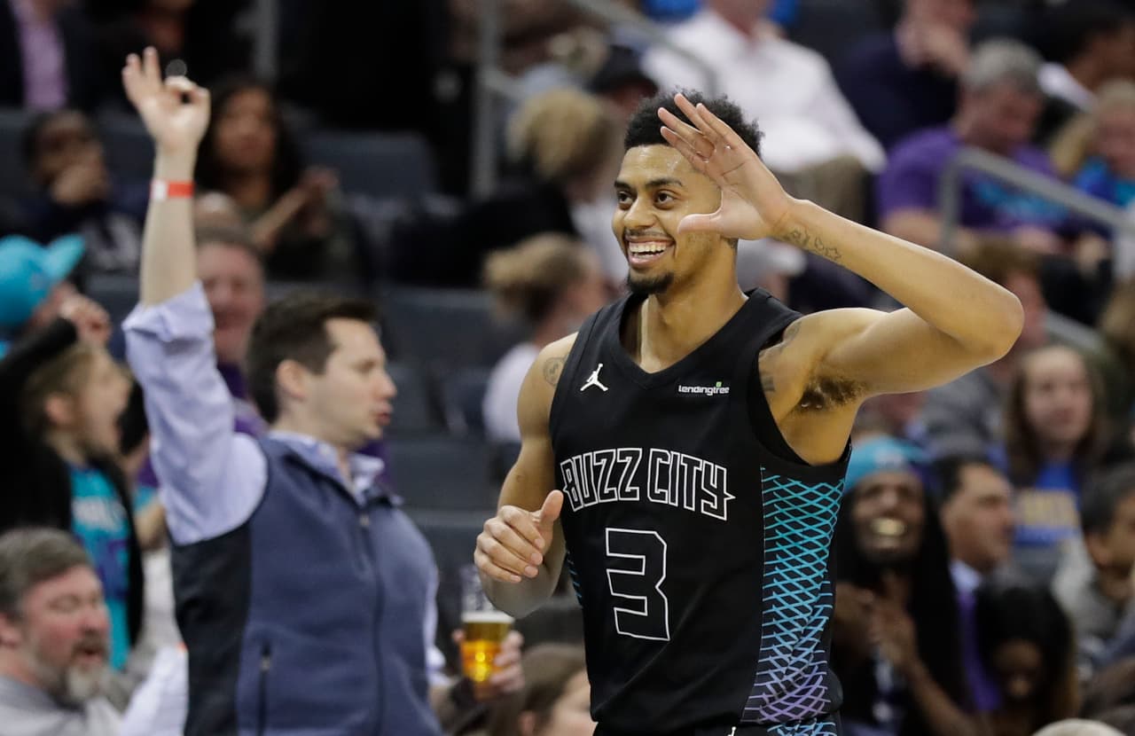 Los Charlotte Hornets le ganaron por 140-79 a los Memphis Grizzlies en el Time Warner Cable Arena.