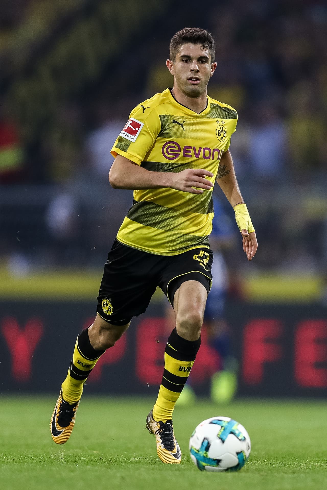 Actualmente es el hombre llamado a recoger el legado de Clint Dempsey y Michael Bradley en el Team USA. En su club, deberá exigir el protagonismo que merece ante la salida de Dembéle.