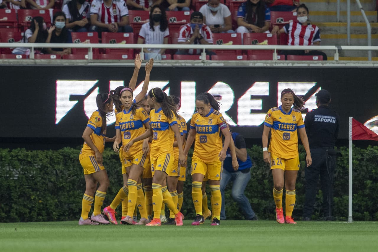 Tigres logró un frenético triunfo ante Chivas para llevarse un gol de ventaja en la Final de Ida de la Liga MX Femenil.