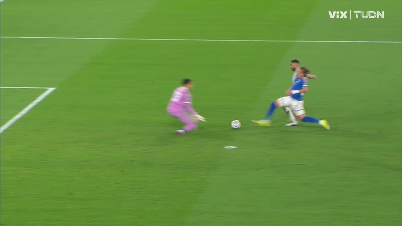 ¡Le faltaron piernas! Mateo Retegui no pudo en el mano a mano para Italia