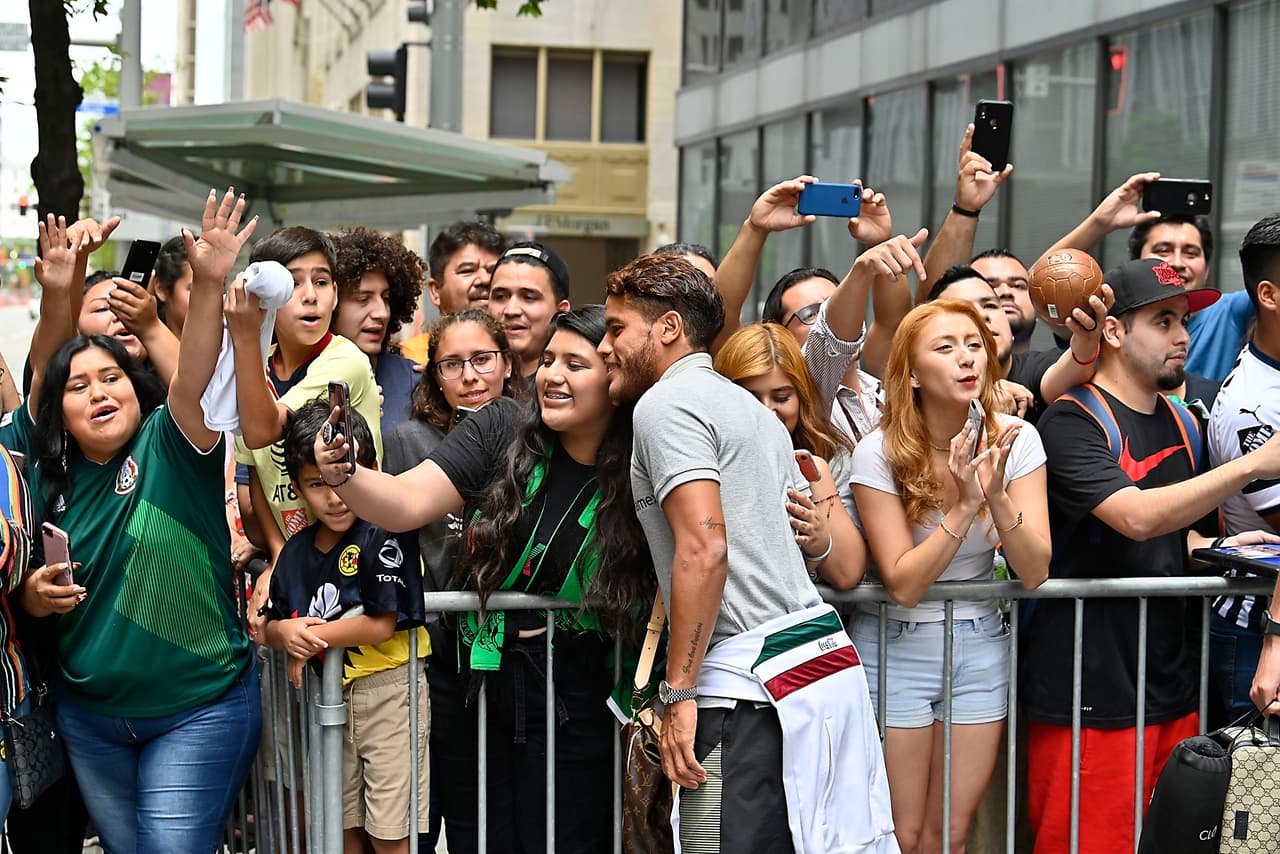 Los fanáticos recibieron a la Selección Mexicana en Phoenix Arizona, donde este martes se enfrentarán con Haití en la Semifinal de la Copa Oro.