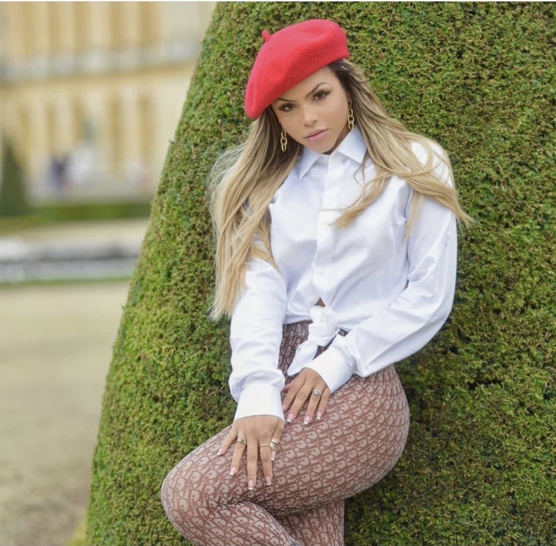 Hay rumores que indican que Gabily ha pasado un mes con el futbolista brasileño en París.
<br>