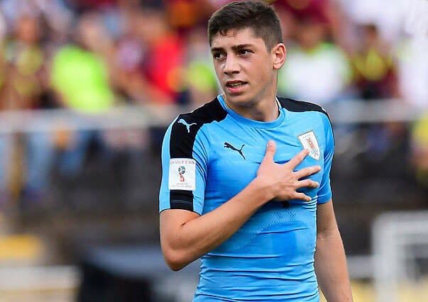 Federico Valverde (mediocampista), 20 años. Promesa del fútbol uruguayo, del registro del Real Madrid. Anotó un gol contra Paraguay en las eliminatorias a Rusia 2018.