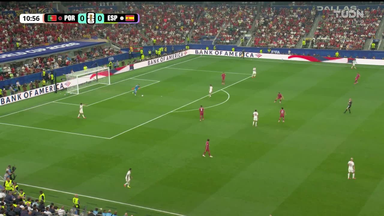 ¡TIRO ATAJADO! disparo por Cristiano Ronaldo.