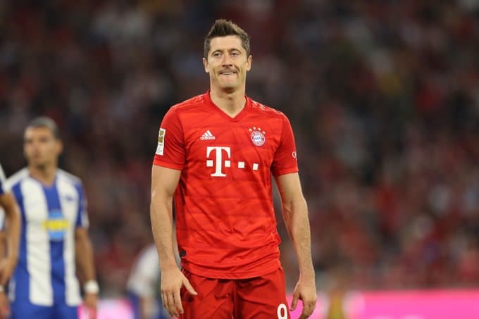 Lewandowski anotó doblete pero el conjunto bávaro no pasó del empate ante el Hertha en el arranque de la Bundesliga.