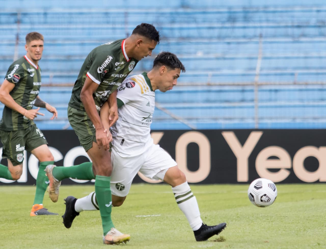 Los locales tuvieron que venir de atrás en dos ocasiones para lograr empatar el partido y dejar que todo se decida en la vuelta en Estados Unidos.