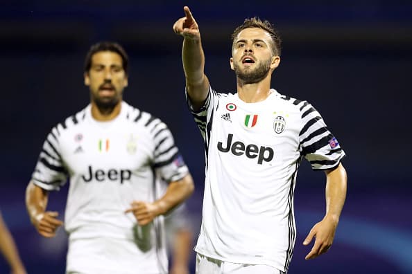 Juventus' Bosnian midfielder Miralem Pjanic celebrates after scoring a goal during the UEFA Champions League group H football match between Dinamo Zagreb and Juventus Turin at the Maksimir Stadium in Zagreb on September 27, 2016. / AFP / STRINGER (Photo credit should read STRINGER/AFP/Getty Images)