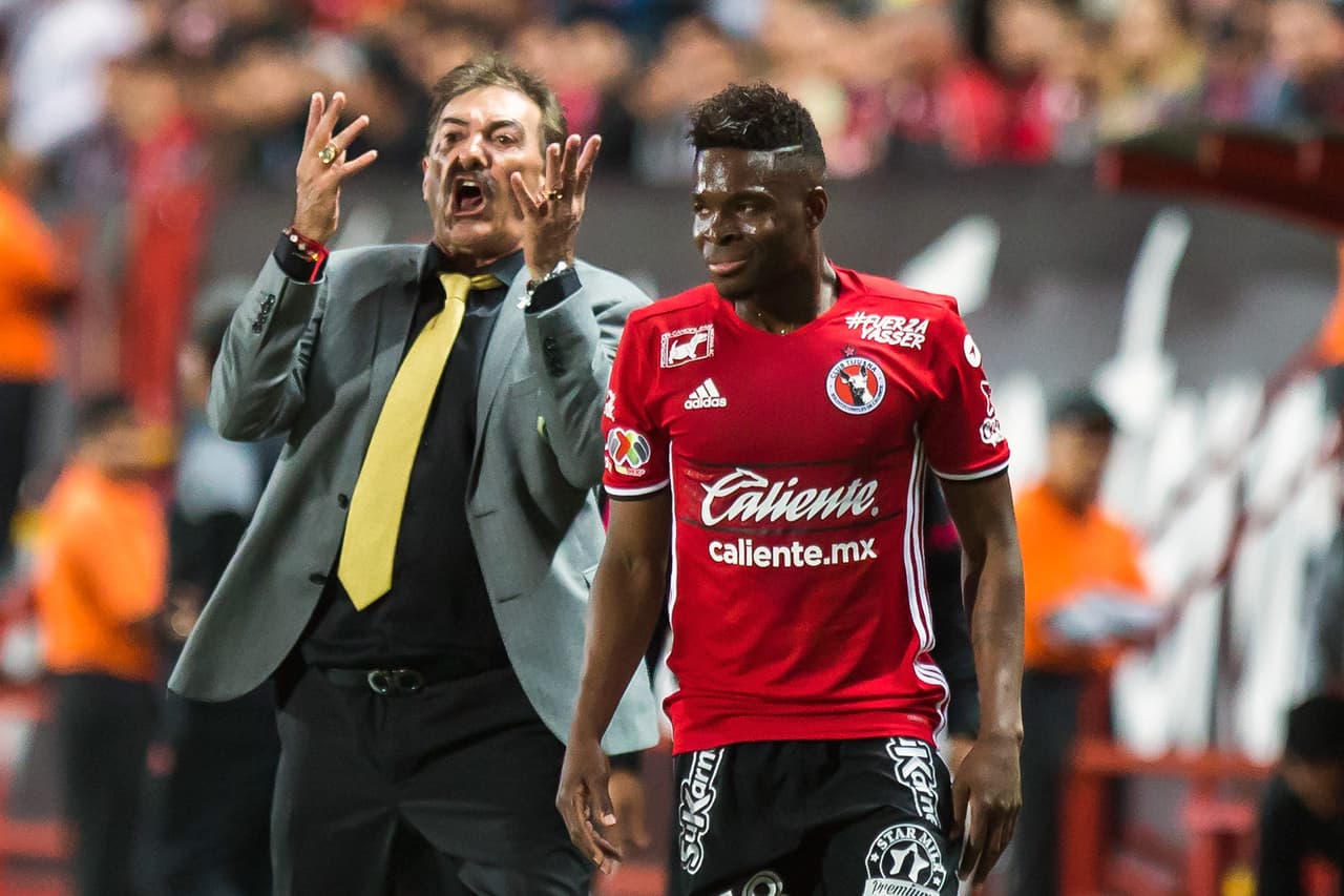 La Volpe entendió que Hurtado era el jugador a detener y le pidió a su equipo más atención con el atacante. Esa fue la primera parte de toda una 'operación' para evitar acciones en contra.