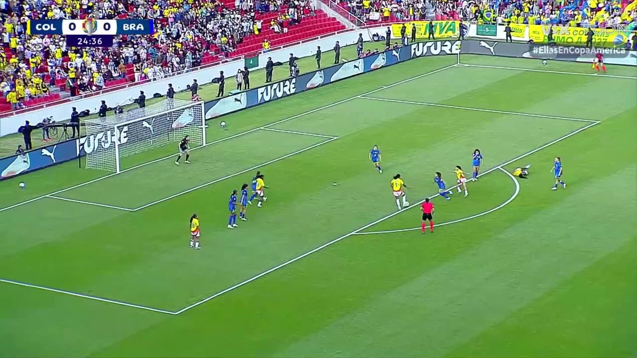 ¡Colombia toma la delantera! Linda Caicedo no perdona y bate a la guardameta de Brasil