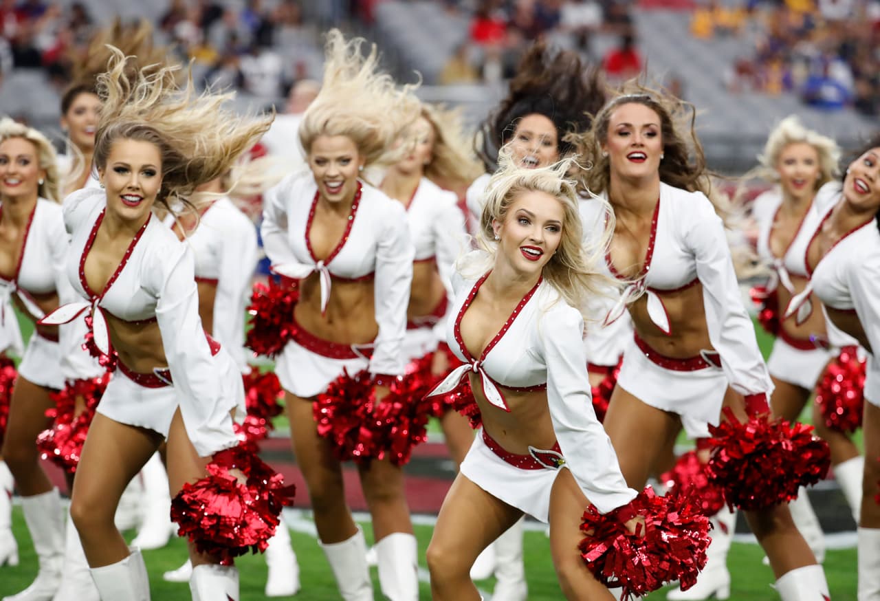 Las sensuales animadoras de la NFL le dieron alegría, belleza y energía al espectáculo del fútbol americano estadounidense en su Semana 13 de competencia, en un condimento único para el público.