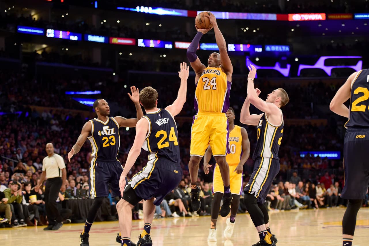 Las lesiones en los últimos años minaron a Kobe. Se retiró el 13 de abril de 2016 con un juego memorable: le anotó 60 puntos al Jazz de Utah para bajar el telón a una carrera sin igual.