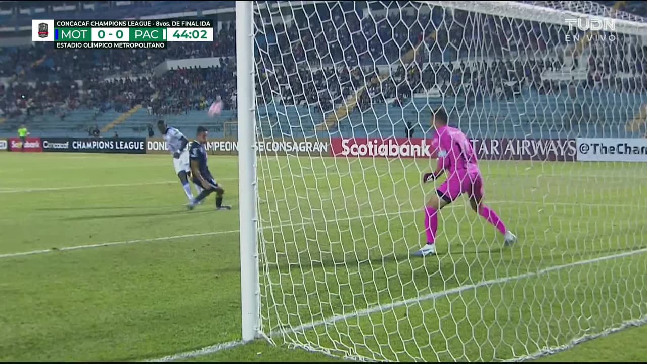 ¡TIRO ATAJADO! disparo por Roberto de La Rosa.