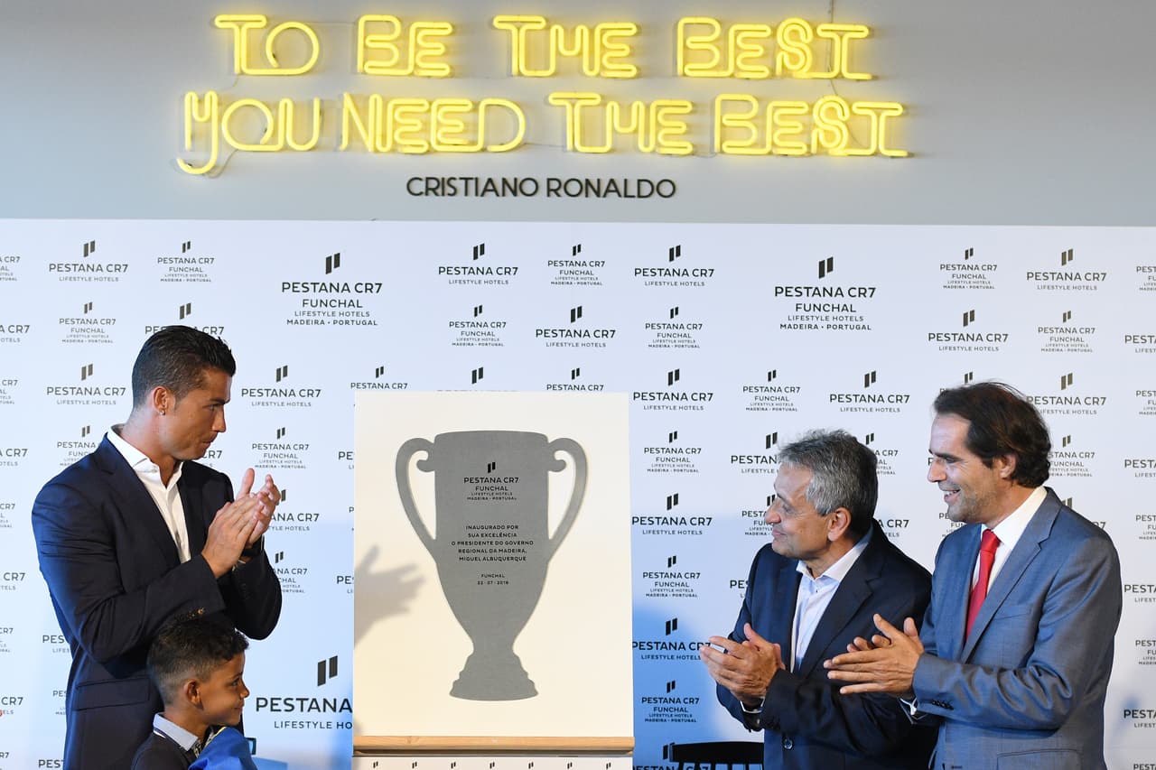 Cristiano Ronaldo abrirá un nuevo hotel en el centro de Madrid en 2019 y otros en Nueva York y Marrakech. El portugués tiene un acuerdo con el grupo Pestana y ya tiene hoteles en Lisboa y Funchal.