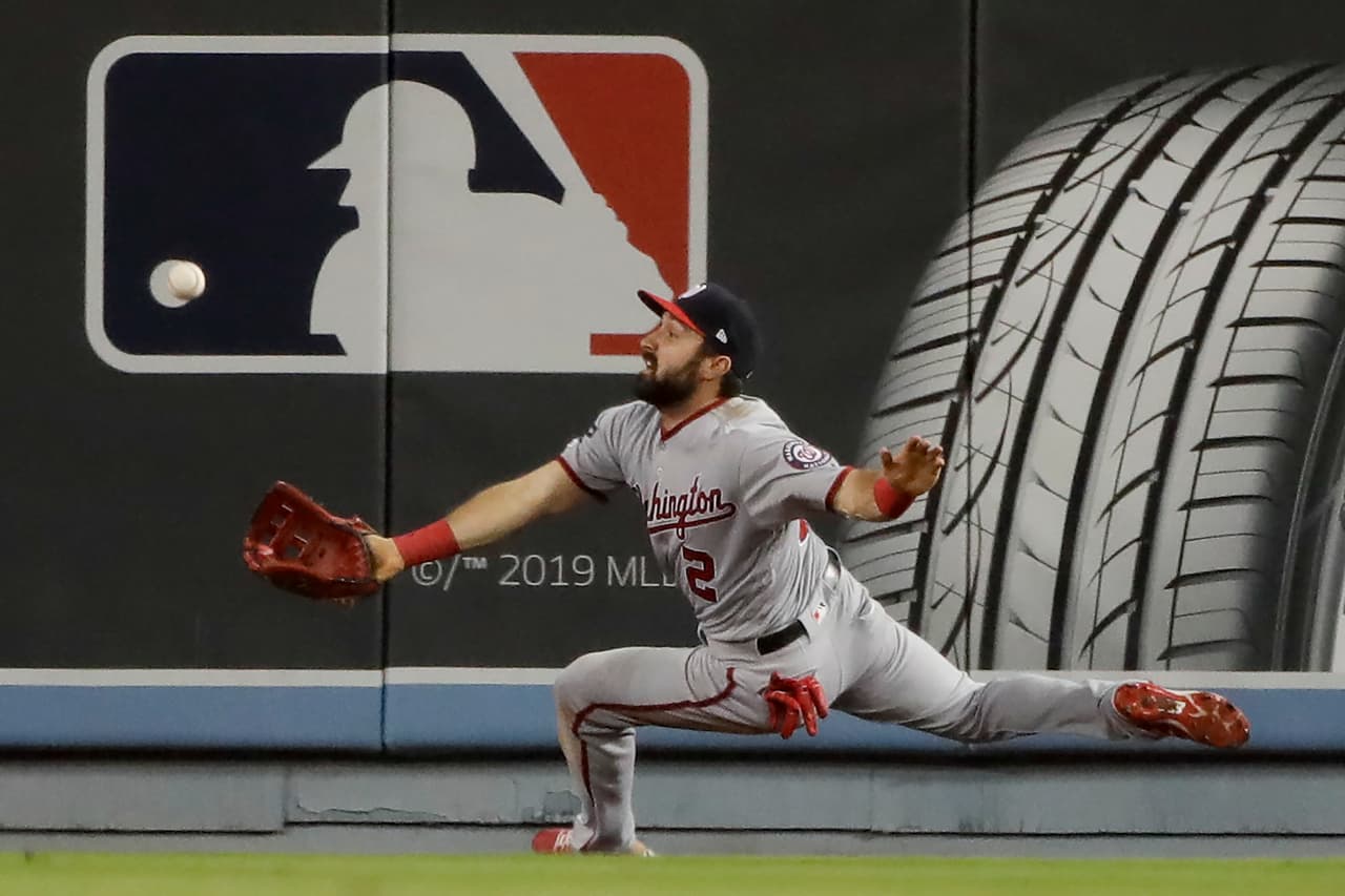 Los Dodgers se llevan el juego 1 de la Serie Divisional de la Liga Nacional 6-0 sobre los Nationals con un brillante pitcheo de Walker Buehler y una gran ofensiva liderada por Max Muncy.