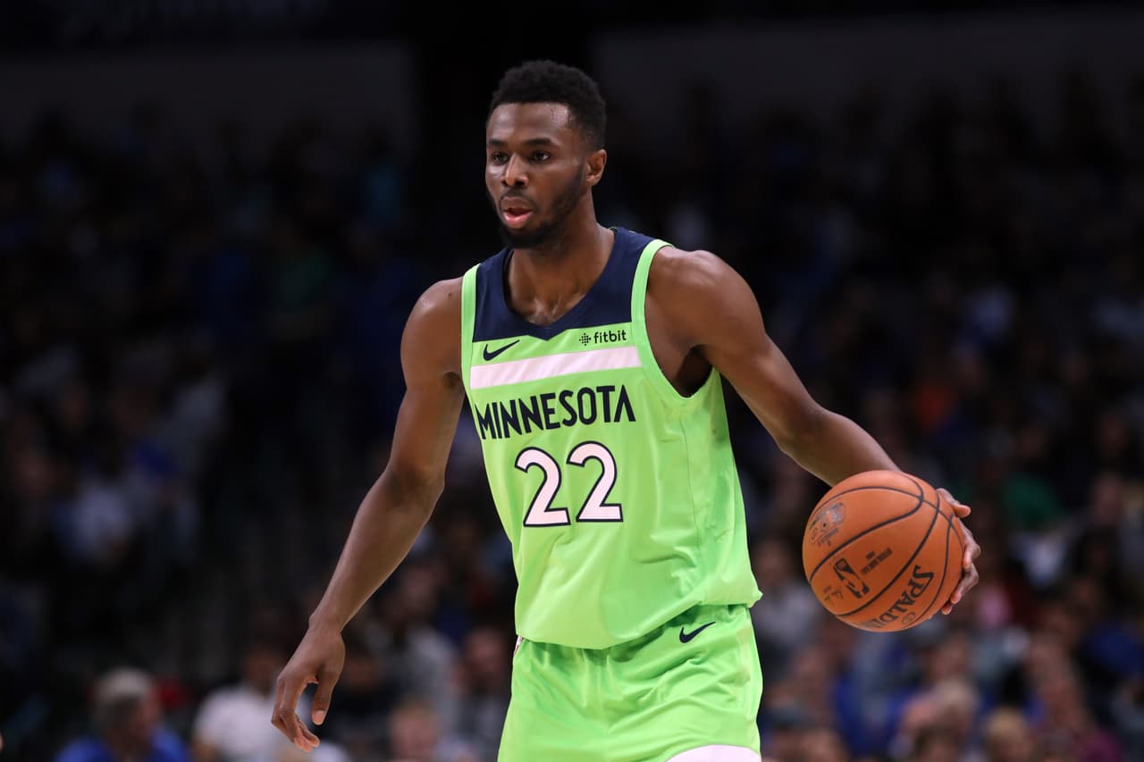 Andrew Wiggins pasa a los Golden State Warriors.