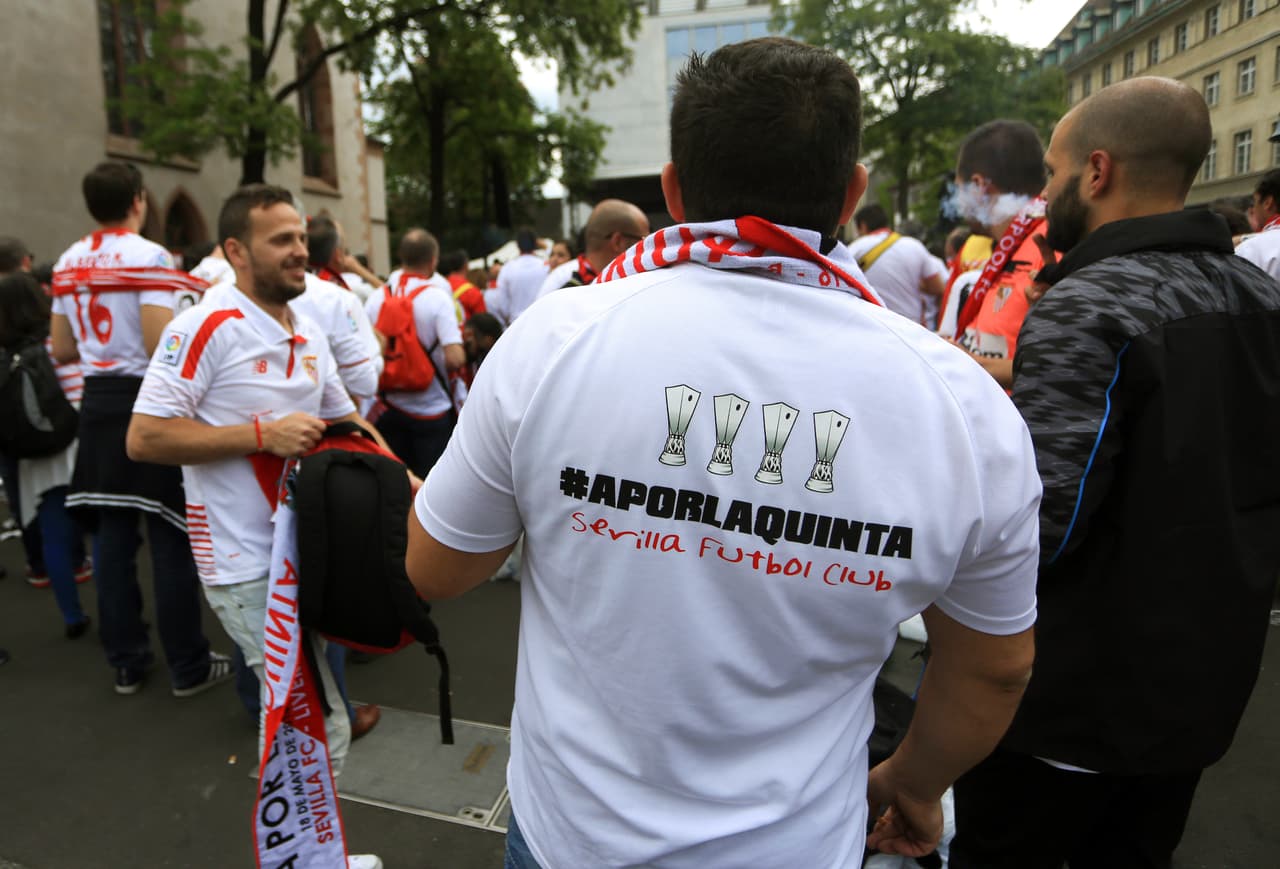 Los seguidores de Sevilla también hicieron el viaje hasta Suiza, donde buscarán levantar la quinta copa de la Liga Europa.