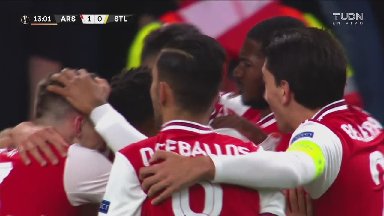 ¡Qué cabezazo! Martinelli remata de forma perfecta y anota