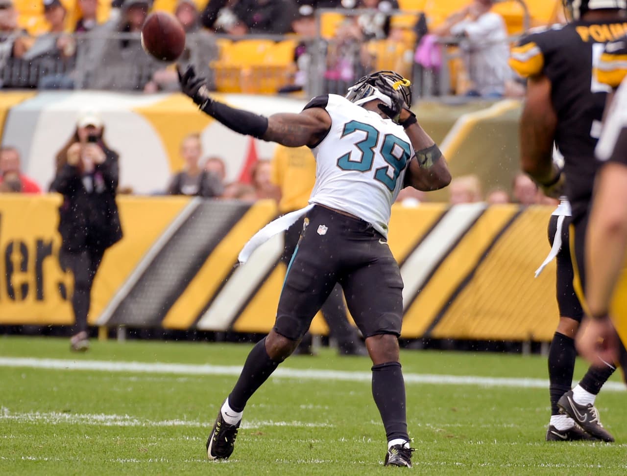 Dos de esas intercepciones se volvieron pick-six para que los Jaguars tomarán una ventaja que ya no perderían, y que solo se dedicaron a prolongar en el último cuarto.