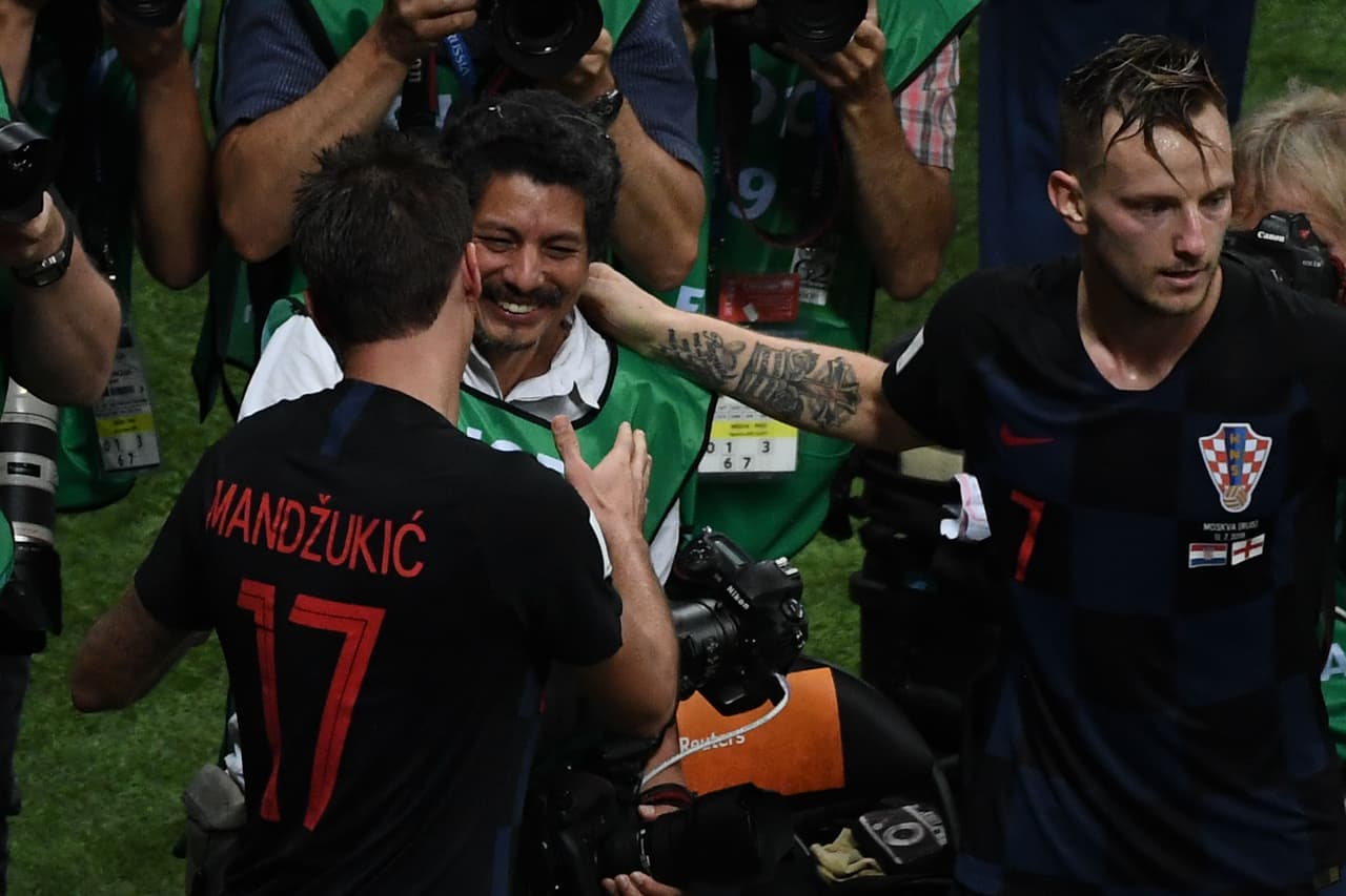 Al final Mandzukic se disculpó con el fotógrafo, quien ya tendrá una anécdota de oro para contarle a sus nietos