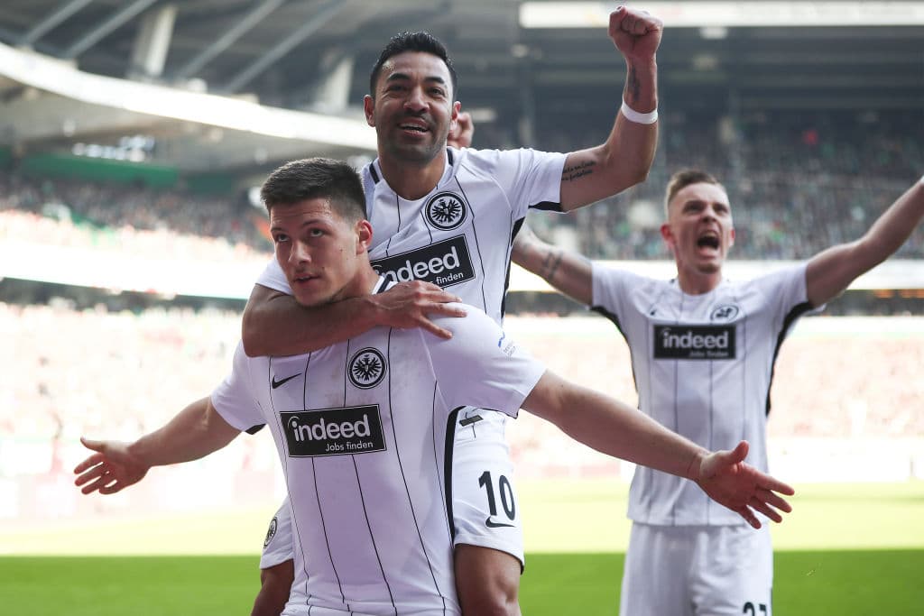 10) 
<b>Eintracht Frankfurt</b>. Las Águilas, de los mexicanos Marco Fabián y Carlos Salcido, son el décimo equipo con mayor valor de mercado en la liga germana: 132.7 millones de euros.