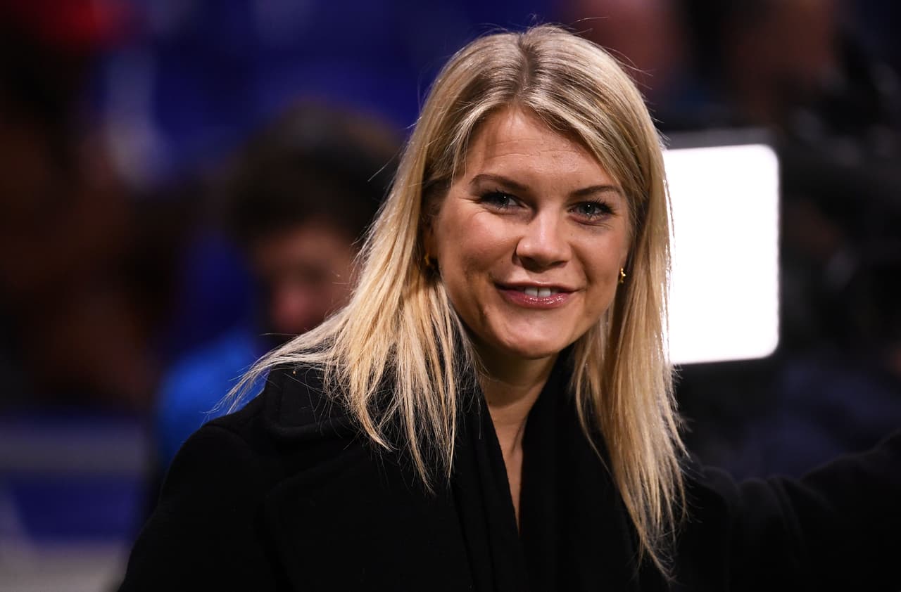 Ni siquiera Ada Hegerberg, ganadora del Balón de Oro femenil, se quiso perder este partido al que miles de aficionados franceses y españoles asistieron. En el Parc OL había esperanza de una jornada especial de Champions League entre el Lyon y el Barcelona. La ida de los octavos de final prometió emociones en la grada y en el césped.