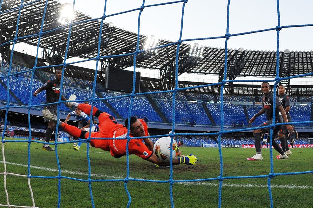 Napoli 2-1 Udinese | Rodrigo de Paul (22’) adelantó a los visitantes y Milik (31’) emparejó los cartones. En tiempo de compensación, Politano (90+5’) hizo el gol que le dio el triunfo a los de Gattuso. Hirving ‘Chucky’ Lozano no tuvo actividad en el partido. Napoli llegó a 56 unidades y se mantiene con buenas posibilidades de jugar la Europa League; Udinese acumula 36 unidades en la parte baja de la tabla general.