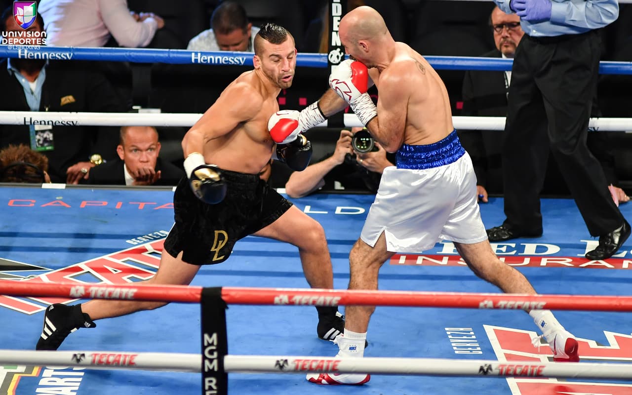 O'Sullivan lanzó un golpe que alcanzó a esquivar el canadiense, y éste le respondió con un puño zurdo cargado de dinamita, de veneno y sin antídoto.