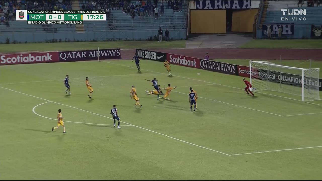 ¡Perdona! Hernández tuvo una clara y la echó por un lado del arco